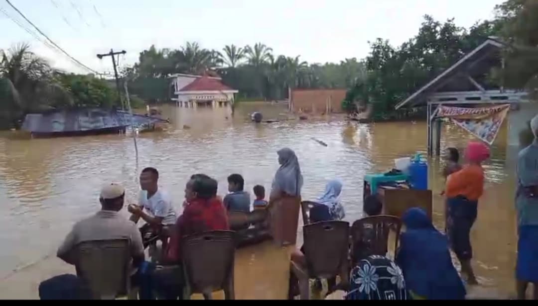 Breaking News...!!! Bathin VIII Terkepung Banjir, Warga Diminta Waspada Air Terus Bertambah