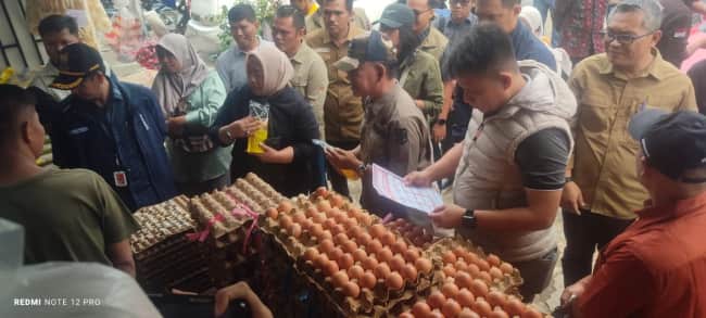 Wabup H A Khafidh Bersama Satgas Saber Pantau Harga Pasar
