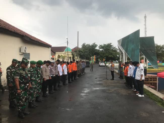 Apel Gabungan Tiga Pilar Jelang Malam Nataru 2026 Digelar Pihak TNI – Polri, Pol- PP Kecamatan Cariu Pastikan Kondusif
