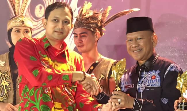 Pariwisata, Merangin Raih API Award 202, Diterima Wakil Bupati H A Khafid di Singkawang, Kalimantan Barat