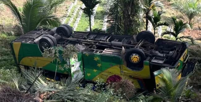 Bus Family Raya Masuk Jurang Di Sijunjung Dengan Korban Meninggal Dunia Seorang Balita