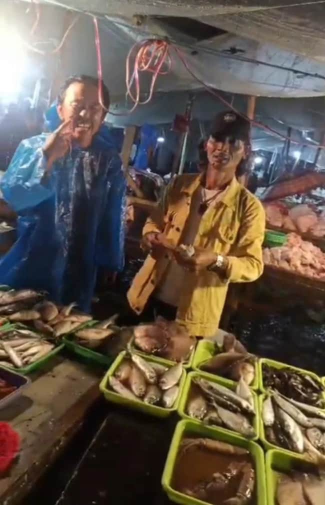 Pedagang Pasar Tumpah Cikarang Keluhkan Dugaan Pemerasan oleh Oknum yang Mengaku dari BUMDes pada Malam Hari