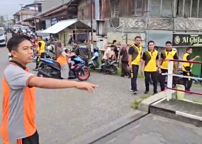 Polres Sarolangun Gelar Korve di Ancol Sarolangun, Dorong Budaya Disiplin Jaga Kebersihan.