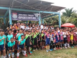 Pimpinan Redaksi Newslan Buka Turnamen Sepak Bola “NEWSLAN CUP” Di Lapangan Muba Pamenang.
