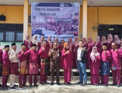 Kacabjari Muara Tembesi, Kabupaten Batanghari Pimpin Upacara Hari Pendidikan Nasional  Di SMAN 7 Batanghari