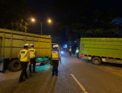 Satlantas Polres Sarolangun Dan Dishub Kabupaten Sarolangun Tertibkan Truk Angkut Batubara Yang Melanggar Jam Operasional