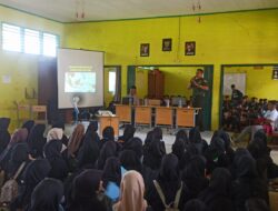 Tumbuhkan Jiwa Nasionalisme, Danramil 02/Ranpes Sampaikan Materi Wawasan Kebangsaan Kepada Siswa Baru SMAN 1 Ranah Pesisir