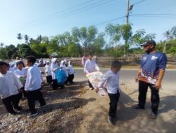 Peduli Lingkungan Bersih dan Asri, Pemerintah Nagari Pasar Lama Air Haji Goro Bersama Dengan Para Siswa