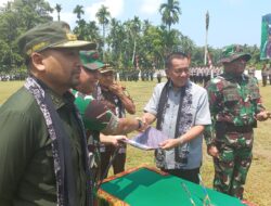 Lanjut Tingkatkan Jalan TMMD: Bupati Rusma Yul Anwar dapat Acungan Jempol dari Brigjen TNI Wahyu