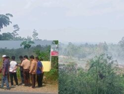 Warga Portal Jalan Adanya Tempat Pembuangan Akhir ( TPA ) Sampah Yang Berada di Desa Sungai Jauh