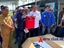 Tingkatkan Kesejahteraan Nelayan, Bupati Rusma Yul Anwar Salurkan Bantuan Mesin dan Cool Box Pada 47 Kelompok Nelayan di Pessel