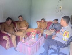 Jelang Pilkada Serentak, Bhabinkamtibmas Polsek Tandun Cooling Sistem Bersama Aparatur Desa Puo Raya