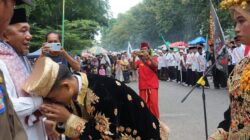 Ribuan Santri Merangin Pawai Hari Santri Nasional 2024, Dilepas Pj Bupati Merangin Dari Kantor Bupati