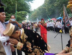 Ribuan Santri Merangin Pawai Hari Santri Nasional 2024, Dilepas Pj Bupati Merangin Dari Kantor Bupati