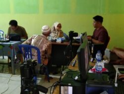 Dukcapil Kabupaten Merangin Melaksanakan Program Jemput Bola Administrasi kependudukan di Desa Sialang