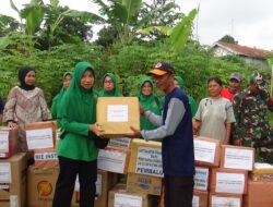 Persit Jajaran Koorcab Korem 061 Berikan Bantuan Warga Dampak Banjir di Kota Sukabumi